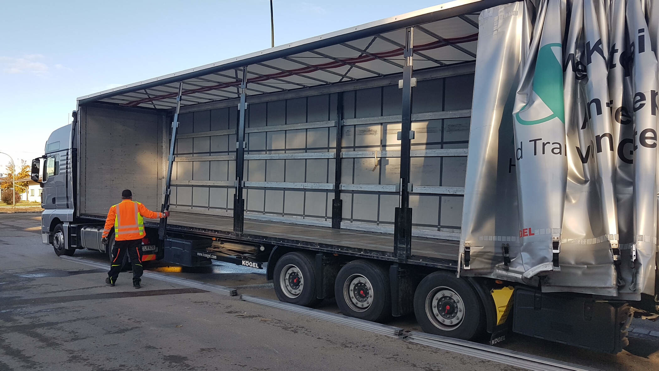 Lastkraftwagen von E&S Palettenservice und Kühltransporte OHG 
